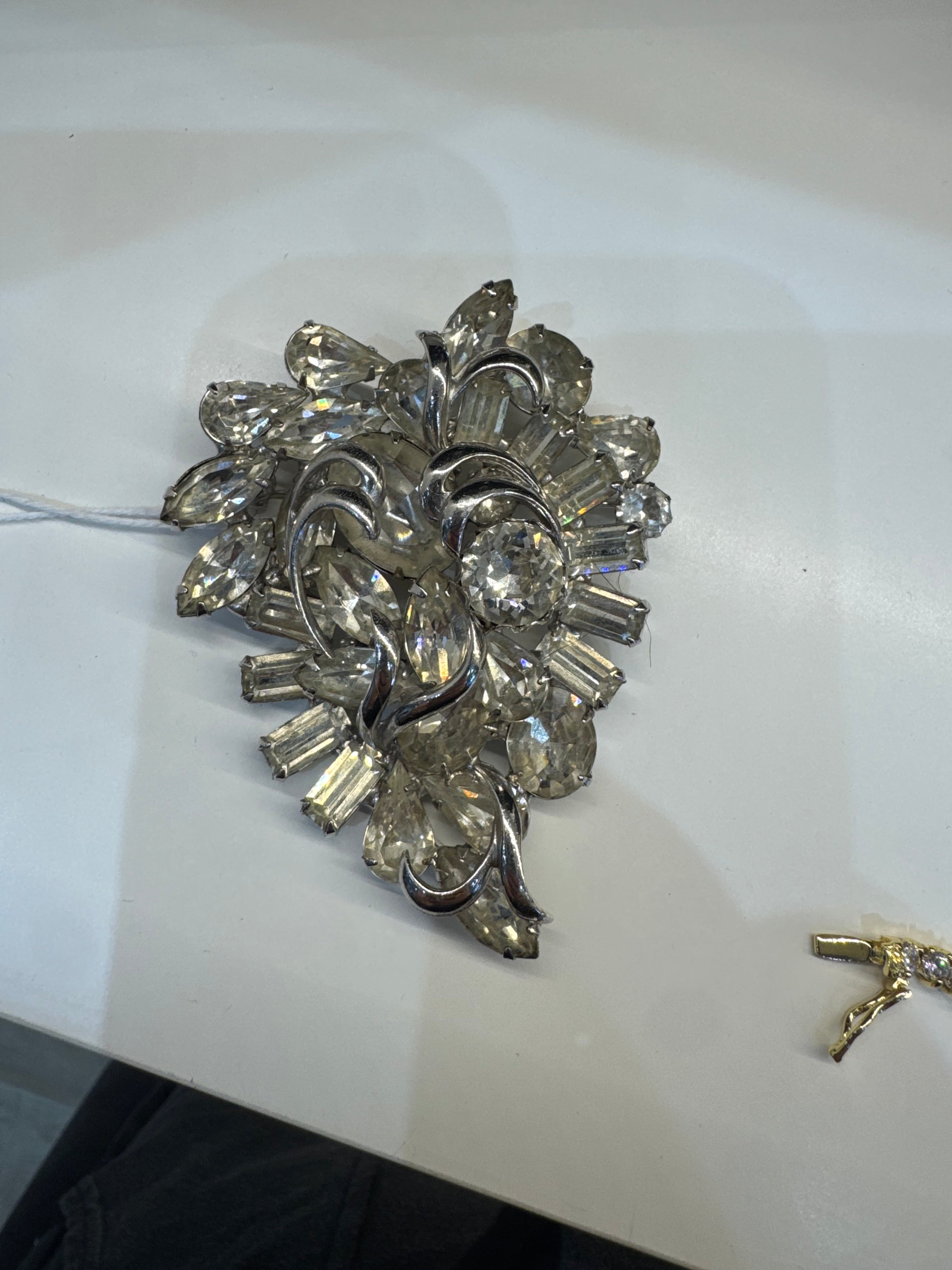 Vintage WEISS Rhinestone Pin