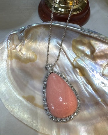 1970s Avon Pale Fire Necklace